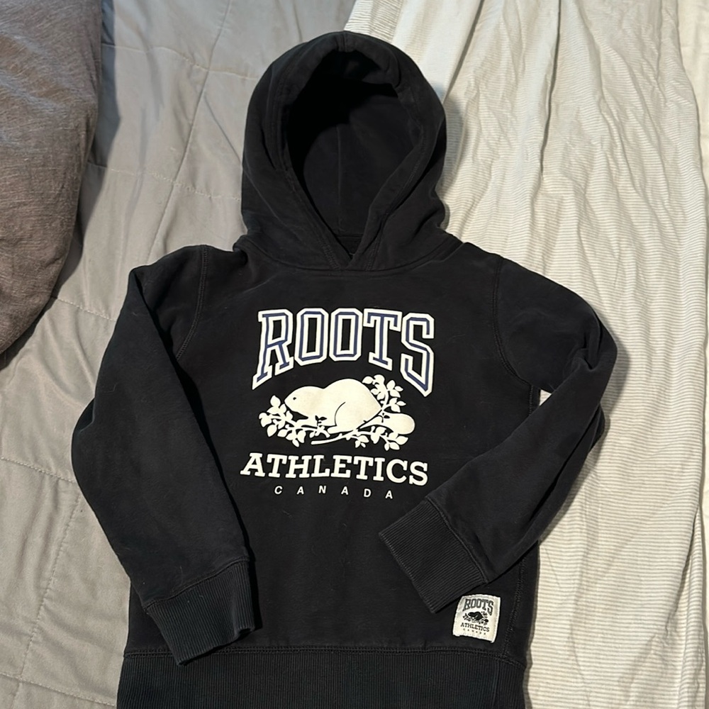 2️⃣ROOTS athletics Canada hooded sweatshirt, kids size M (7/8) black, 1 maroon